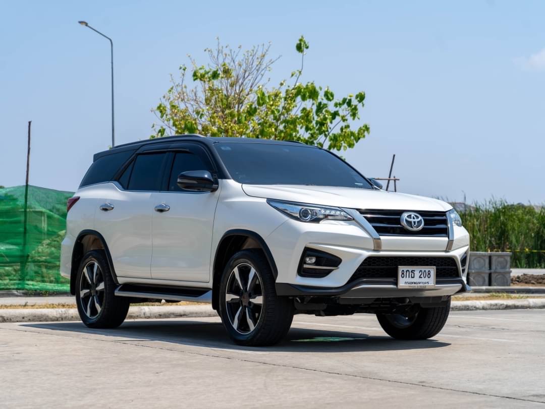 2019 Toyota Fortuner สีขาว