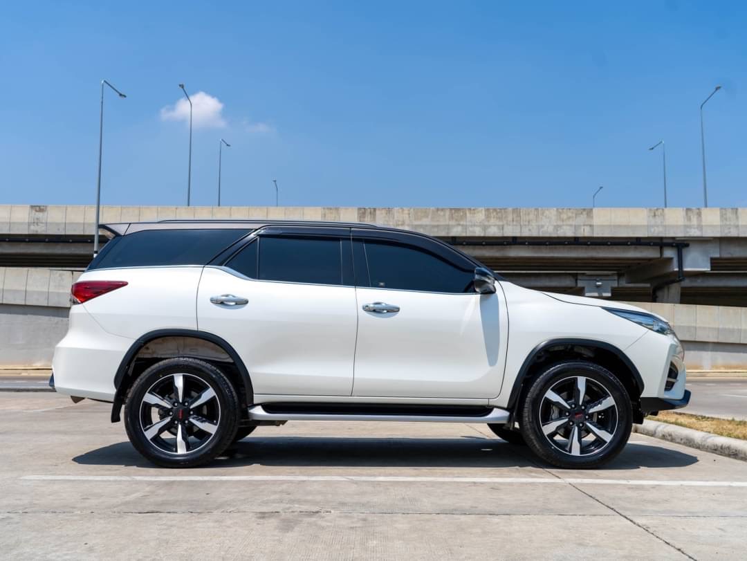 2019 Toyota Fortuner สีขาว