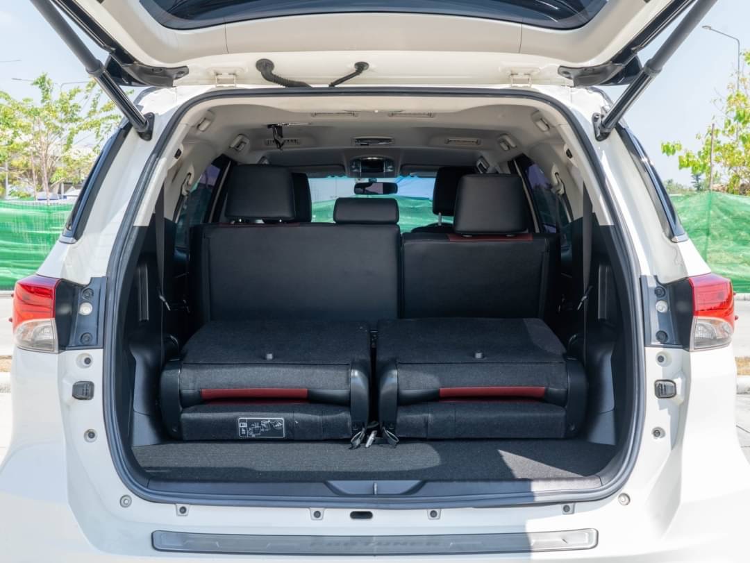 2019 Toyota Fortuner สีขาว (รูปที่ 18)