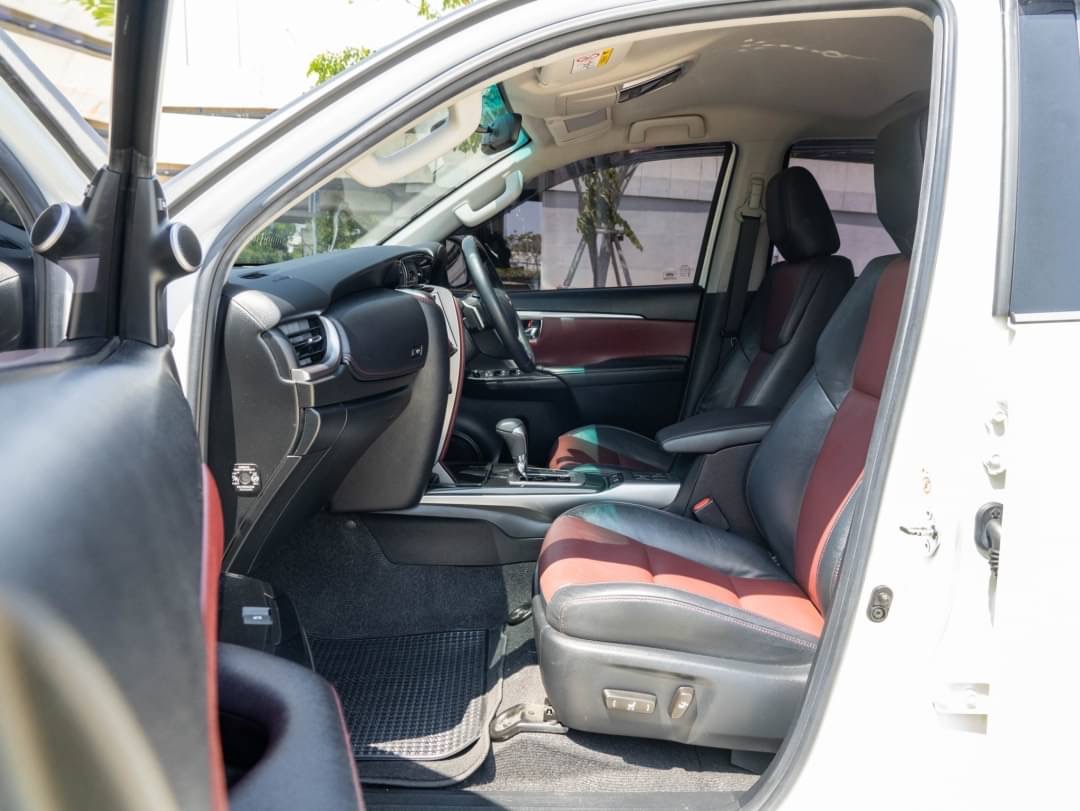 2019 Toyota Fortuner สีขาว (รูปที่ 11)