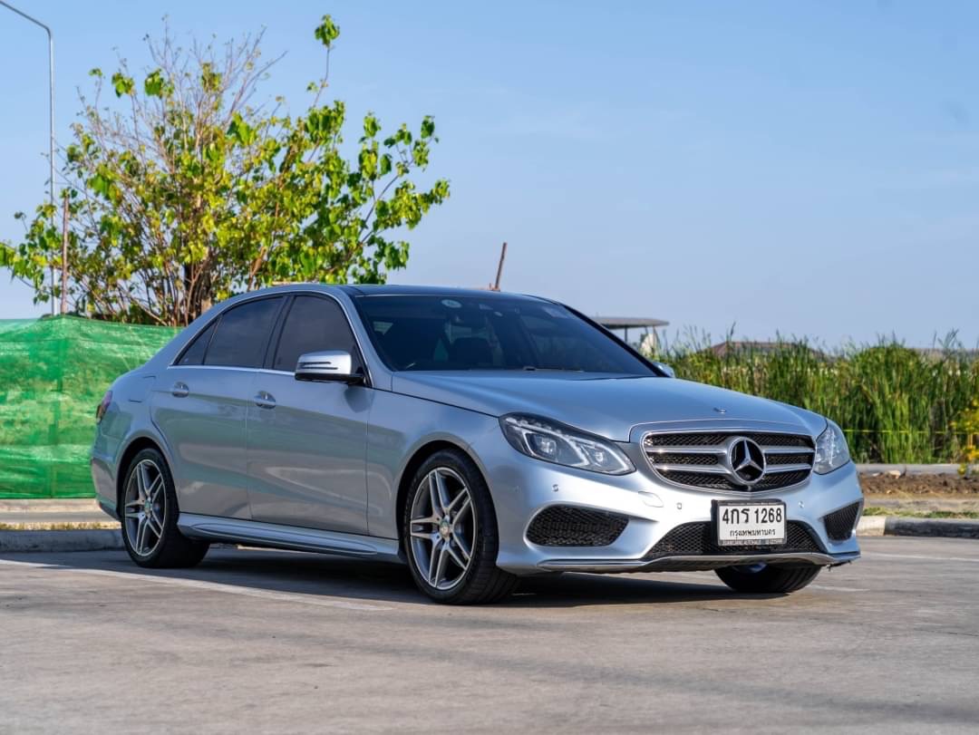 2015 Mercedes-Benz E-Class W213 E300e สีฟ้า (รูปที่ 2)