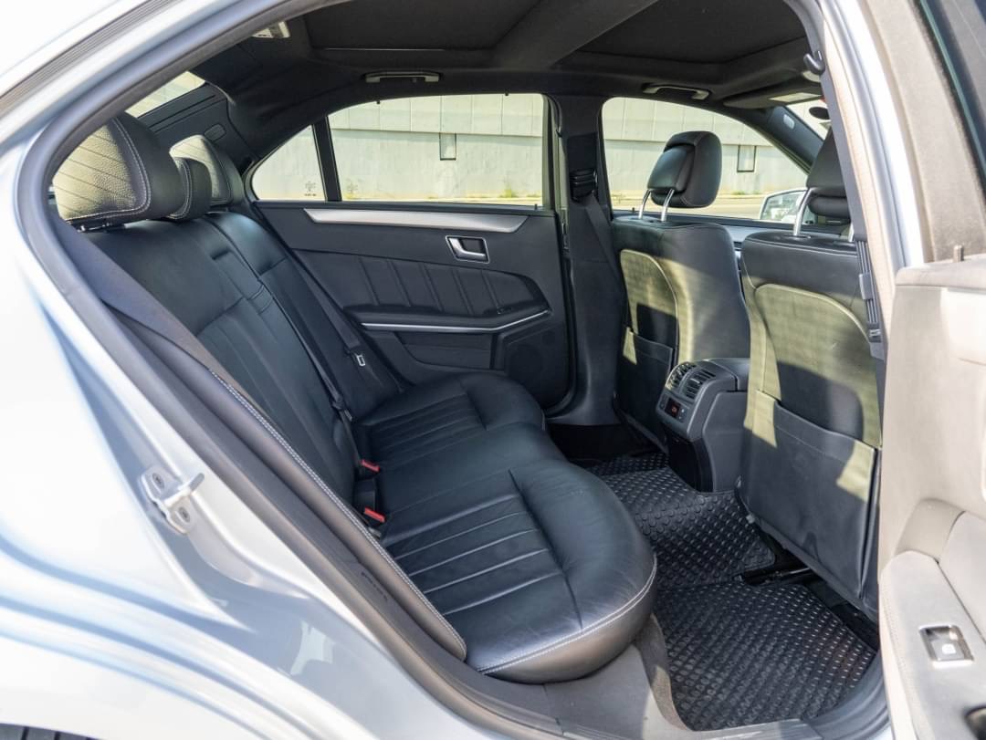 2015 Mercedes-Benz E-Class W213 E300e สีฟ้า (รูปที่ 9)