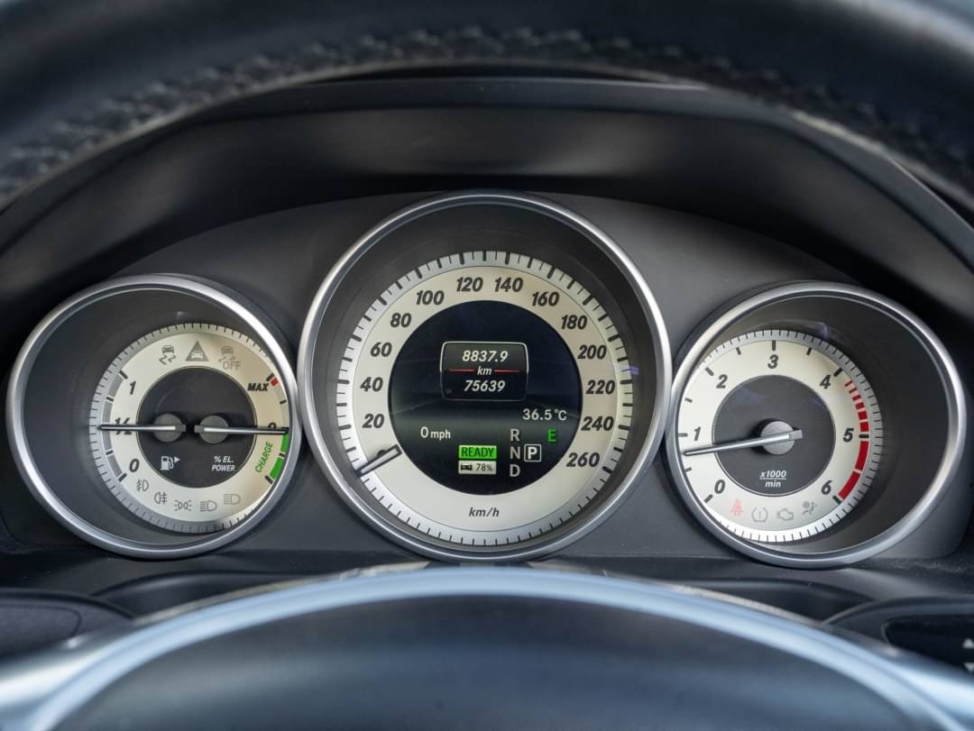 2015 Mercedes-Benz E-Class W213 E300e สีฟ้า (รูปที่ 10)