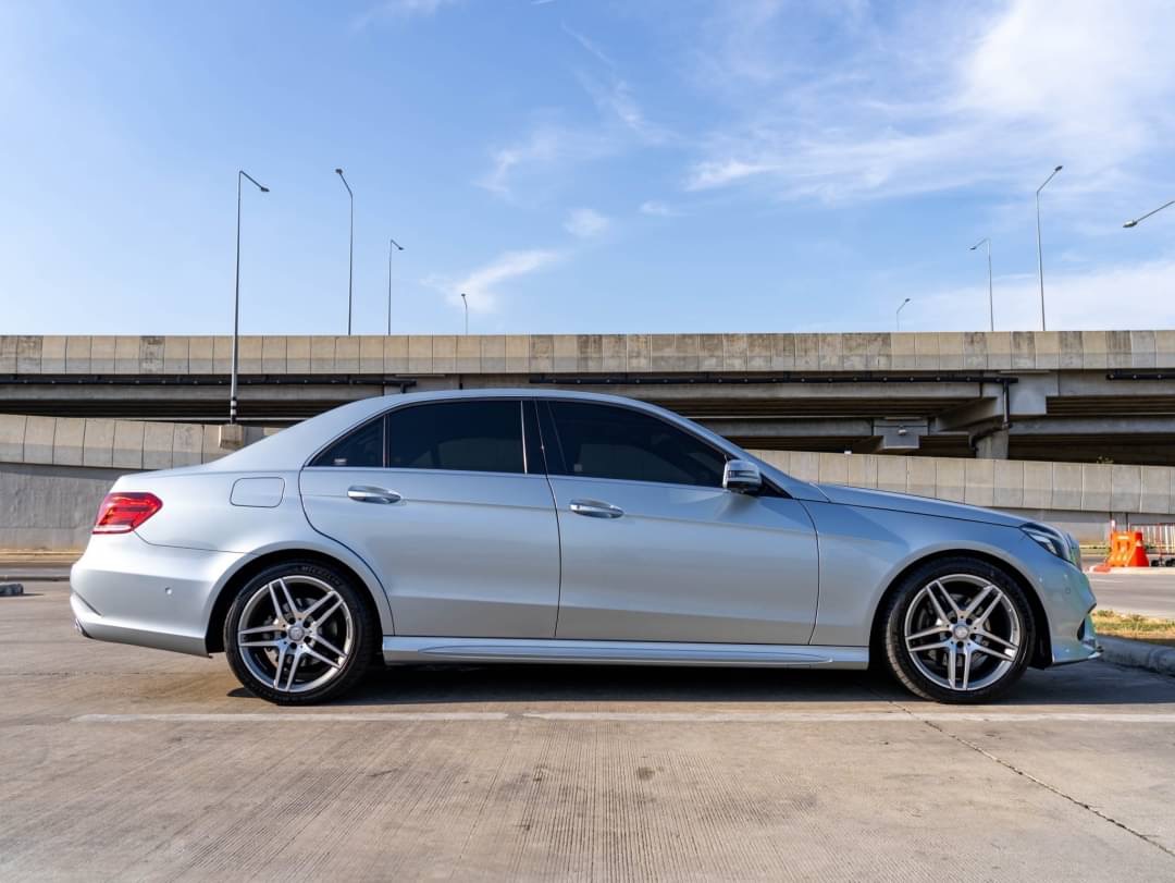 2015 Mercedes-Benz E-Class W213 E300e สีฟ้า (รูปที่ 4)
