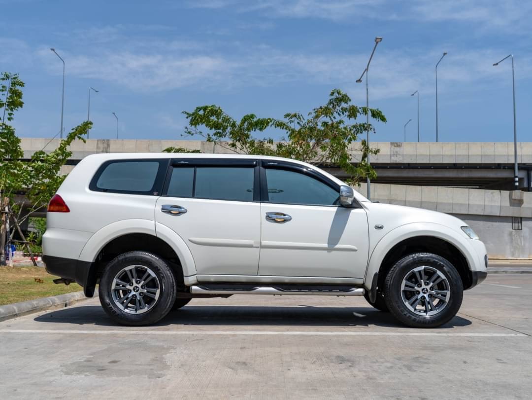 2012 Mitsubishi Pajero Sport สีขาว