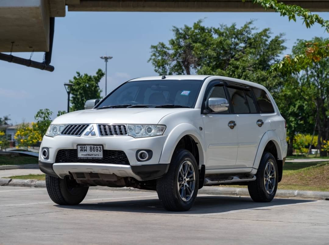 2012 Mitsubishi Pajero Sport สีขาว