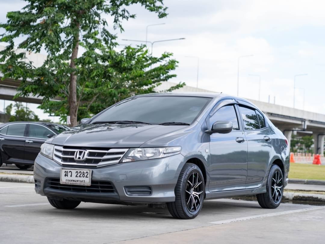 2012 Honda City สีเทา (รูปที่ 2)