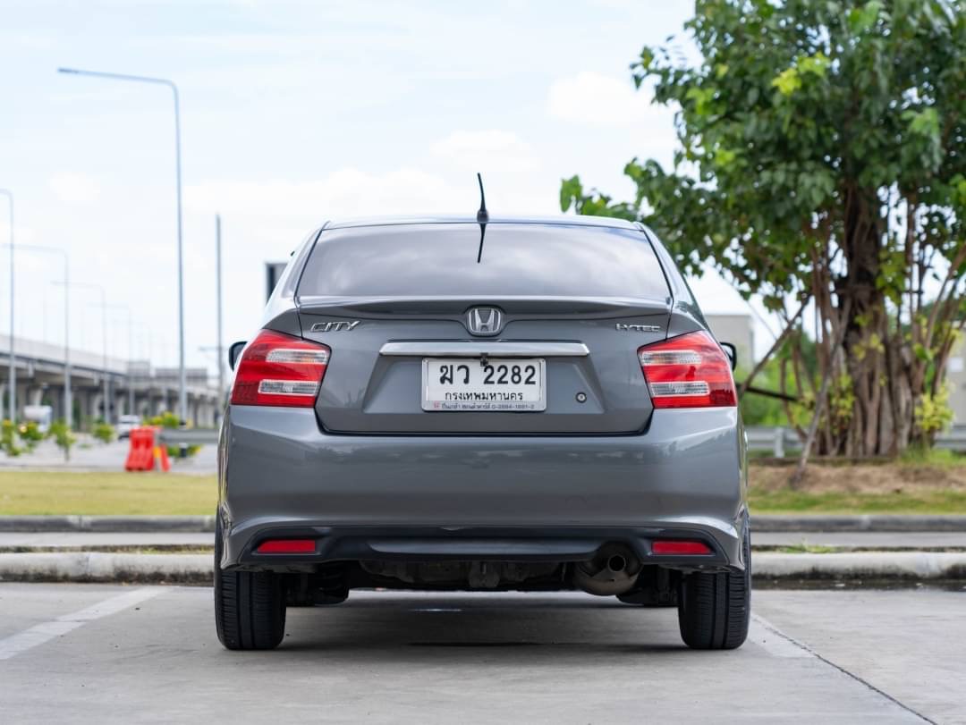 2012 Honda City สีเทา (รูปที่ 8)