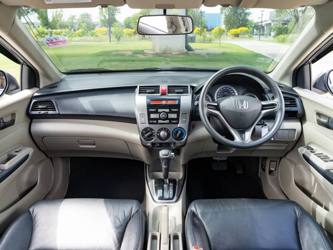 2012 Honda City สีเทา (รูปที่ 13)