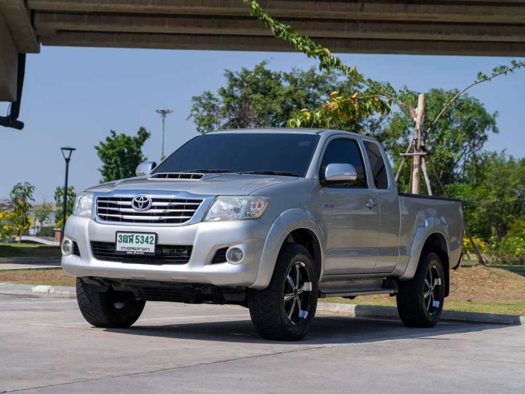 2014 Toyota Hilux Revo Prerunner สีเงิน