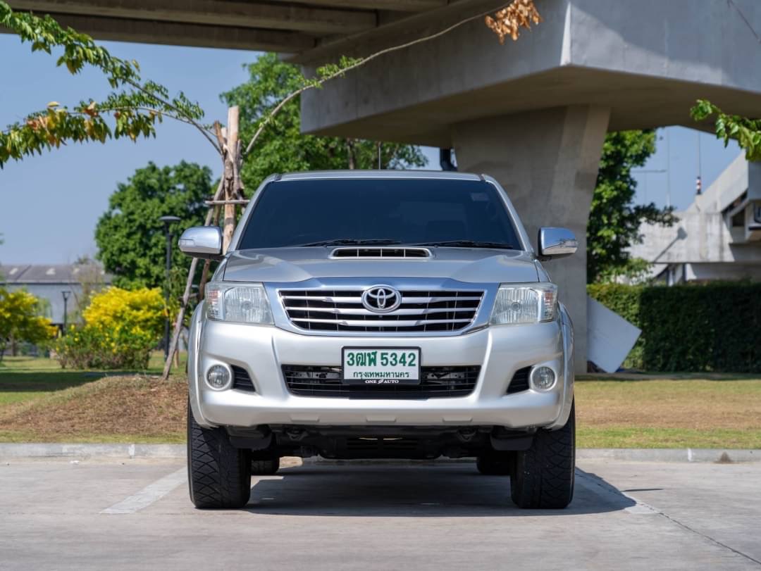 2014 Toyota Hilux Revo Prerunner สีเงิน