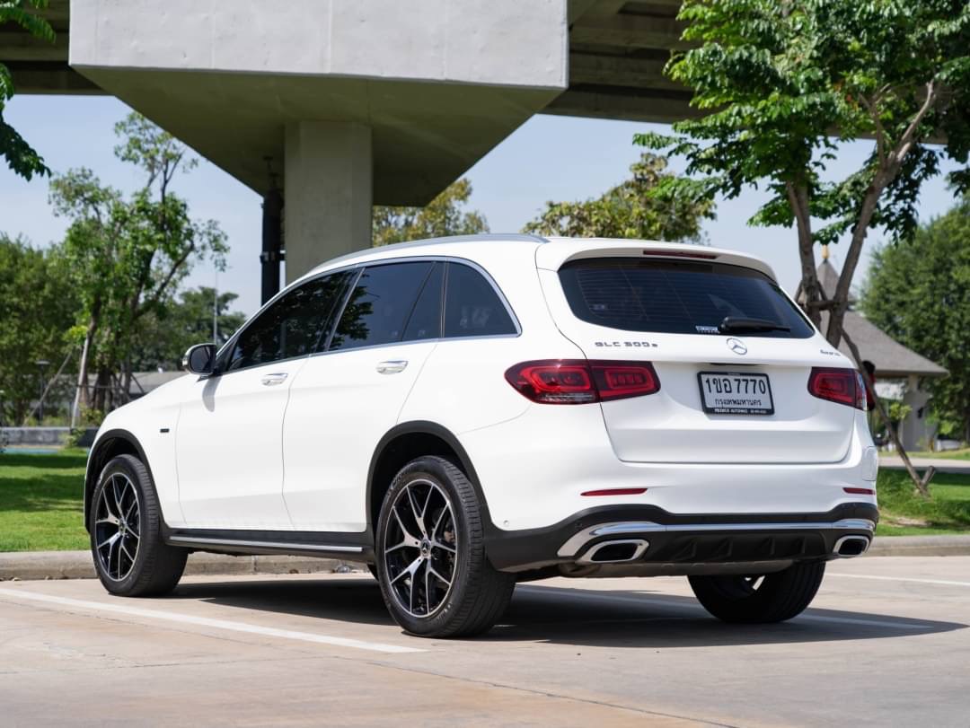 2020 Mercedes-Benz GLC-Class GLC Coupe GLC 300 e 4MATIC Coupe AMG สีขาว (รูปที่ 8)