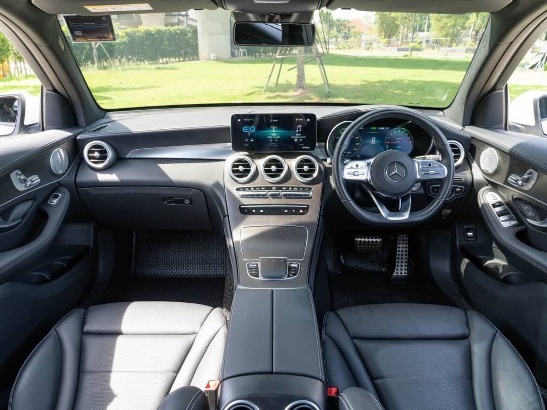 2020 Mercedes-Benz GLC-Class GLC Coupe GLC 300 e 4MATIC Coupe AMG สีขาว (รูปที่ 13)