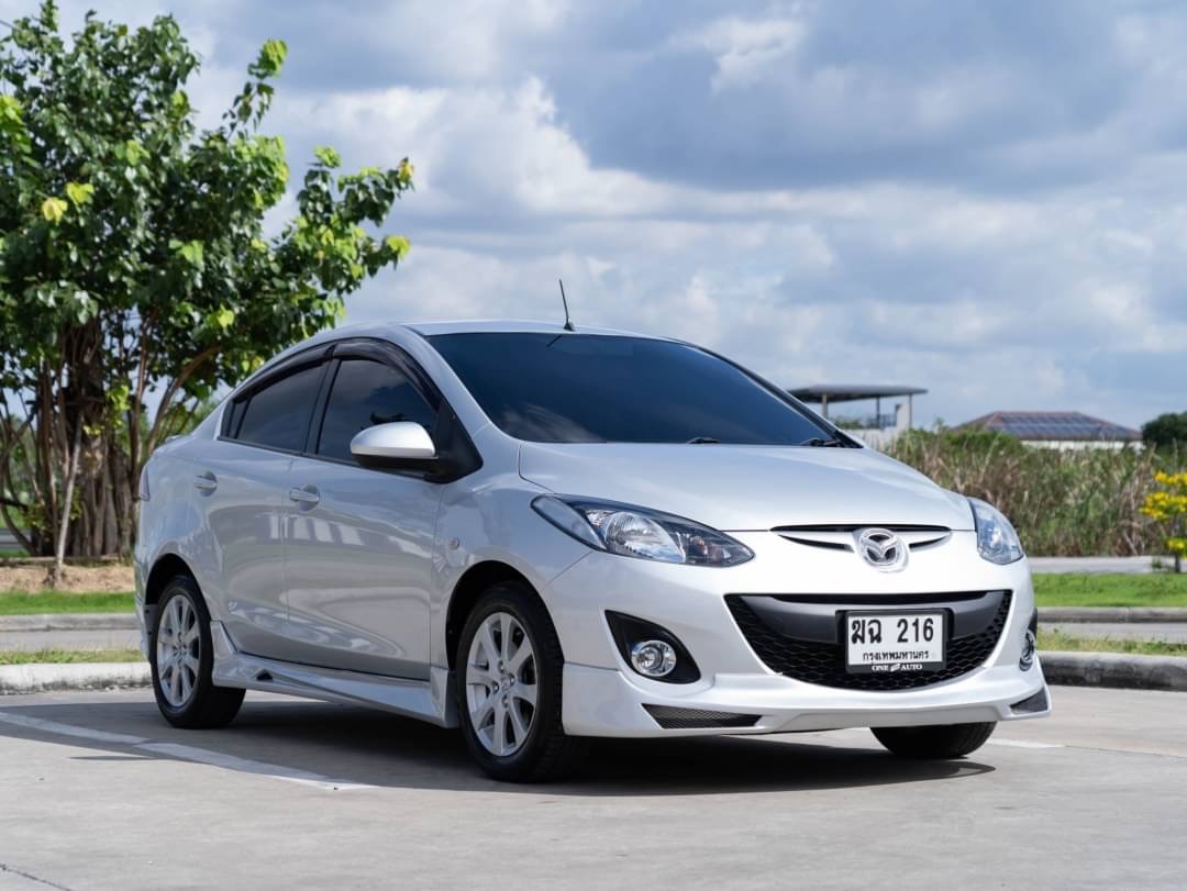 2012 Mazda 2 Elegance (4 ประตู) สีเงิน (รูปที่ 2)