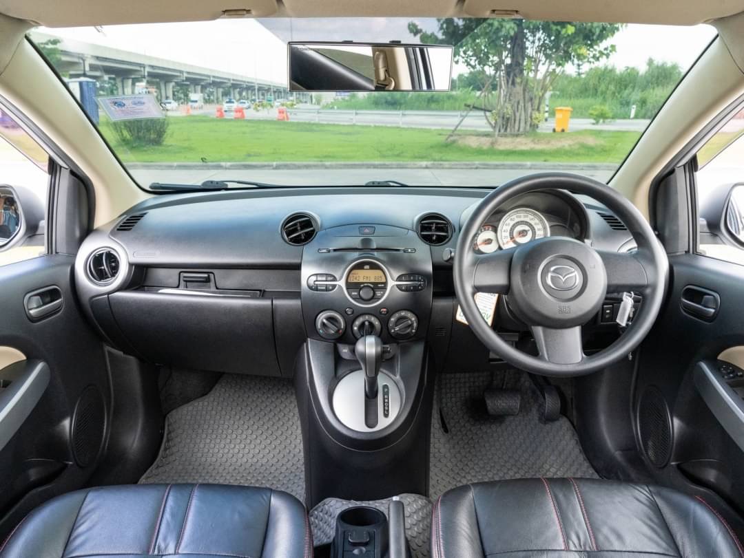 2012 Mazda 2 Elegance (4 ประตู) สีเงิน (รูปที่ 14)