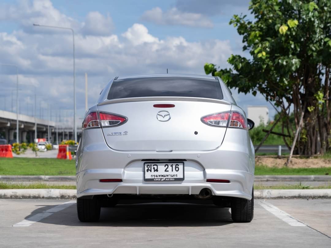 2012 Mazda 2 Elegance (4 ประตู) สีเงิน (รูปที่ 8)