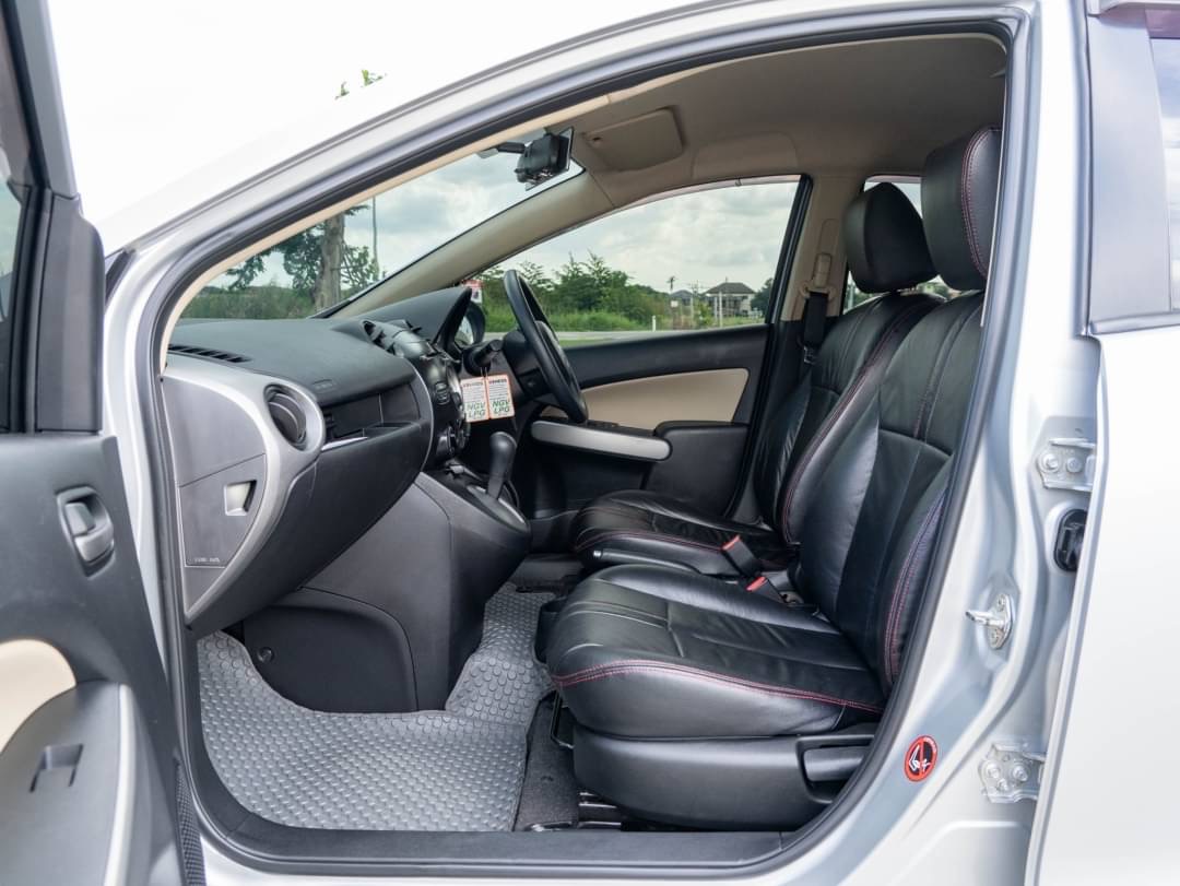 2012 Mazda 2 Elegance (4 ประตู) สีเงิน (รูปที่ 6)