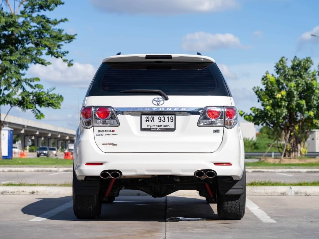 2012 Toyota Fortuner ไมเนอร์เชนจ์ 1 สีขาว (รูปที่ 13)