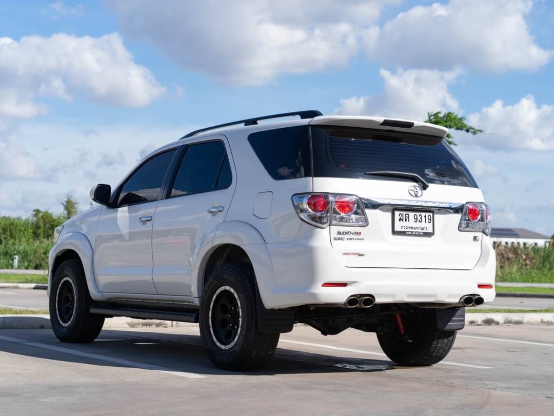 2012 Toyota Fortuner ไมเนอร์เชนจ์ 1 สีขาว (รูปที่ 8)