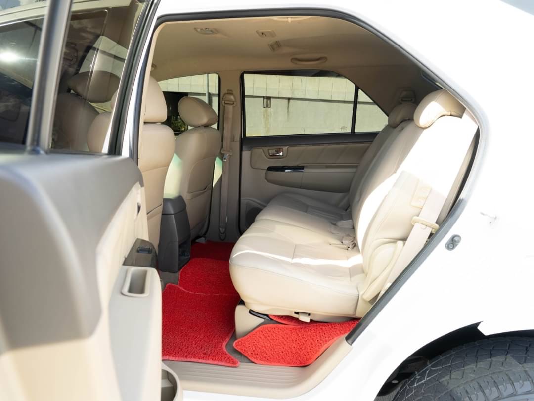 2012 Toyota Fortuner ไมเนอร์เชนจ์ 1 สีขาว (รูปที่ 5)