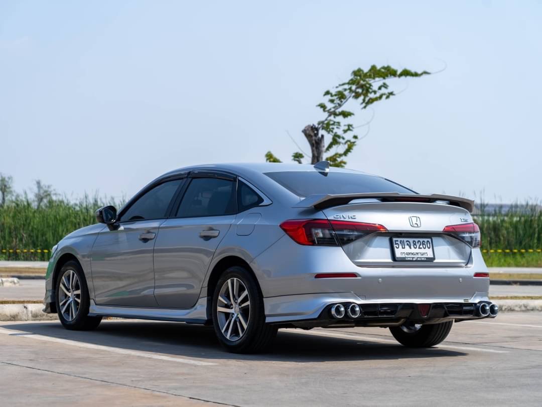 2022 Honda Civic สีเงิน (รูปที่ 5)
