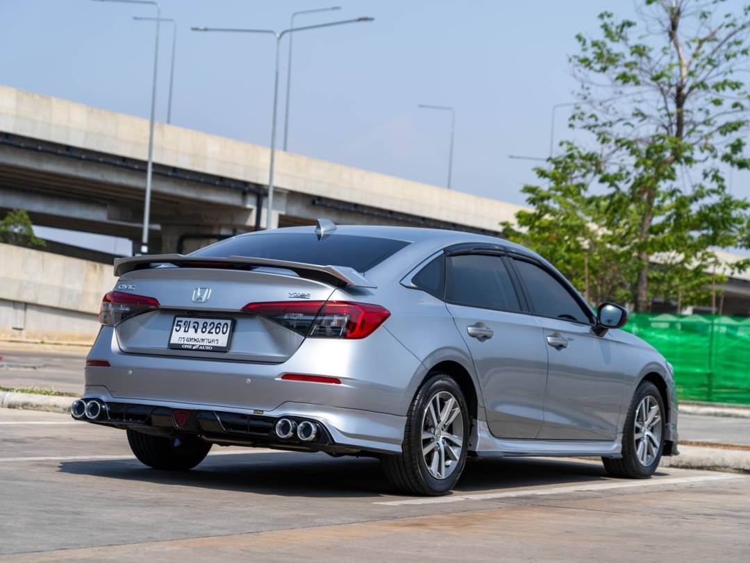 2022 Honda Civic สีเงิน (รูปที่ 6)