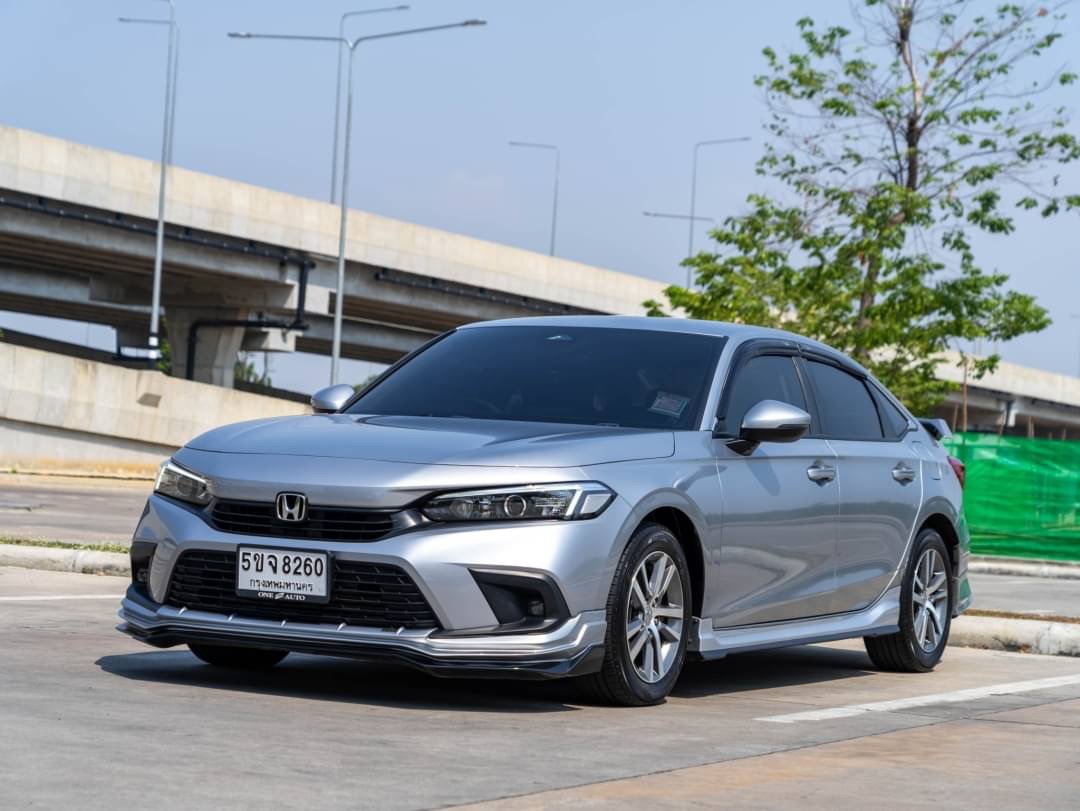2022 Honda Civic สีเงิน (รูปที่ 2)