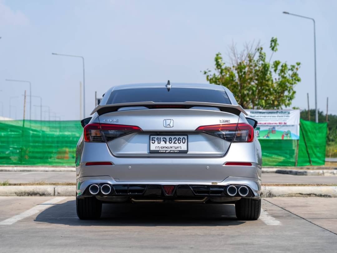 2022 Honda Civic สีเงิน (รูปที่ 4)