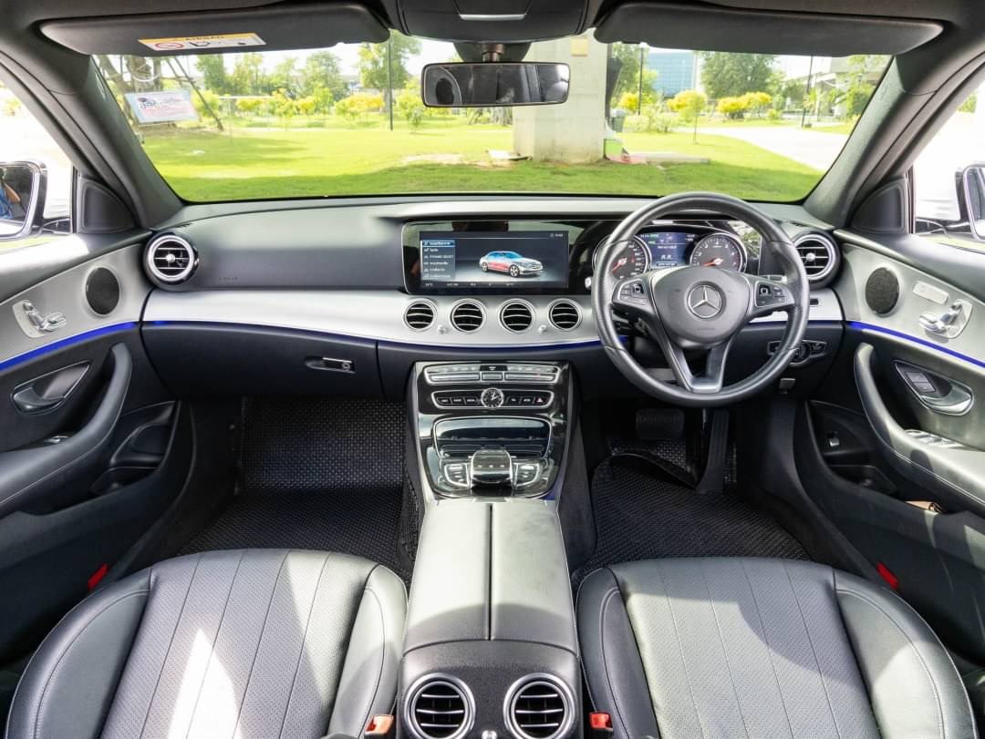 2018 Mercedes-Benz E-Class W213 E300e สีเงิน (รูปที่ 12)