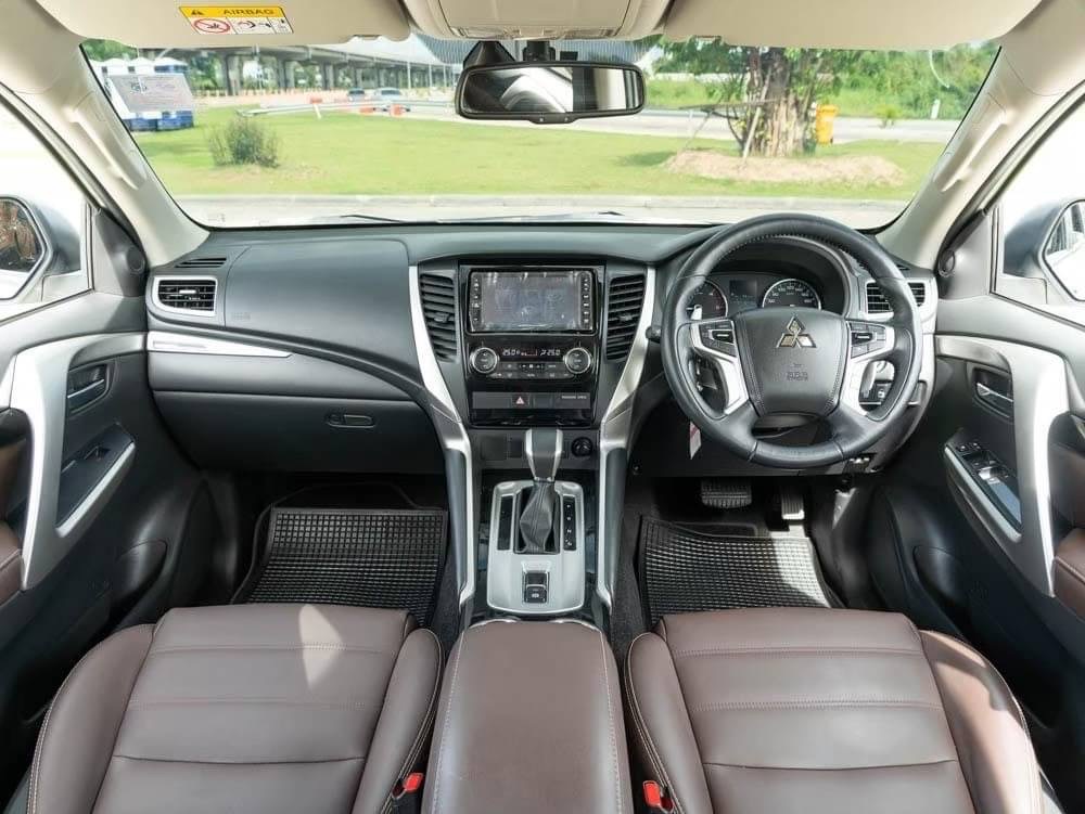 2019 Mitsubishi Pajero สีขาว (รูปที่ 10)