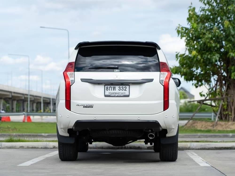 2019 Mitsubishi Pajero สีขาว