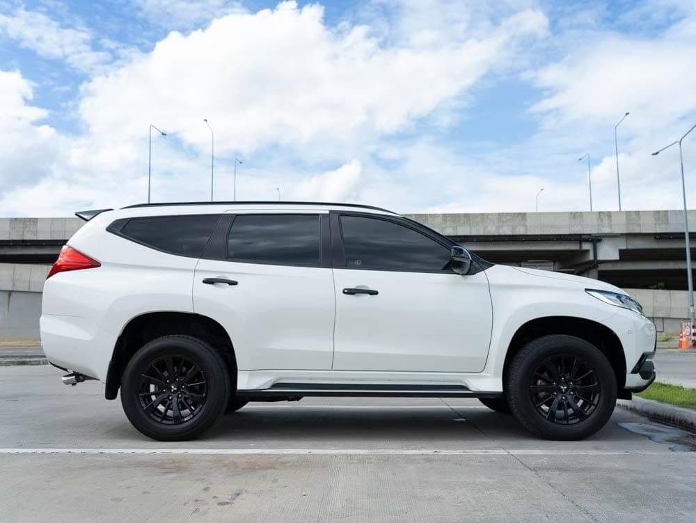 2019 Mitsubishi Pajero สีขาว (รูปที่ 8)