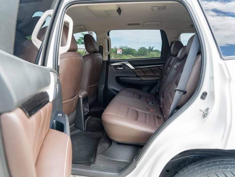 2019 Mitsubishi Pajero สีขาว (รูปที่ 12)