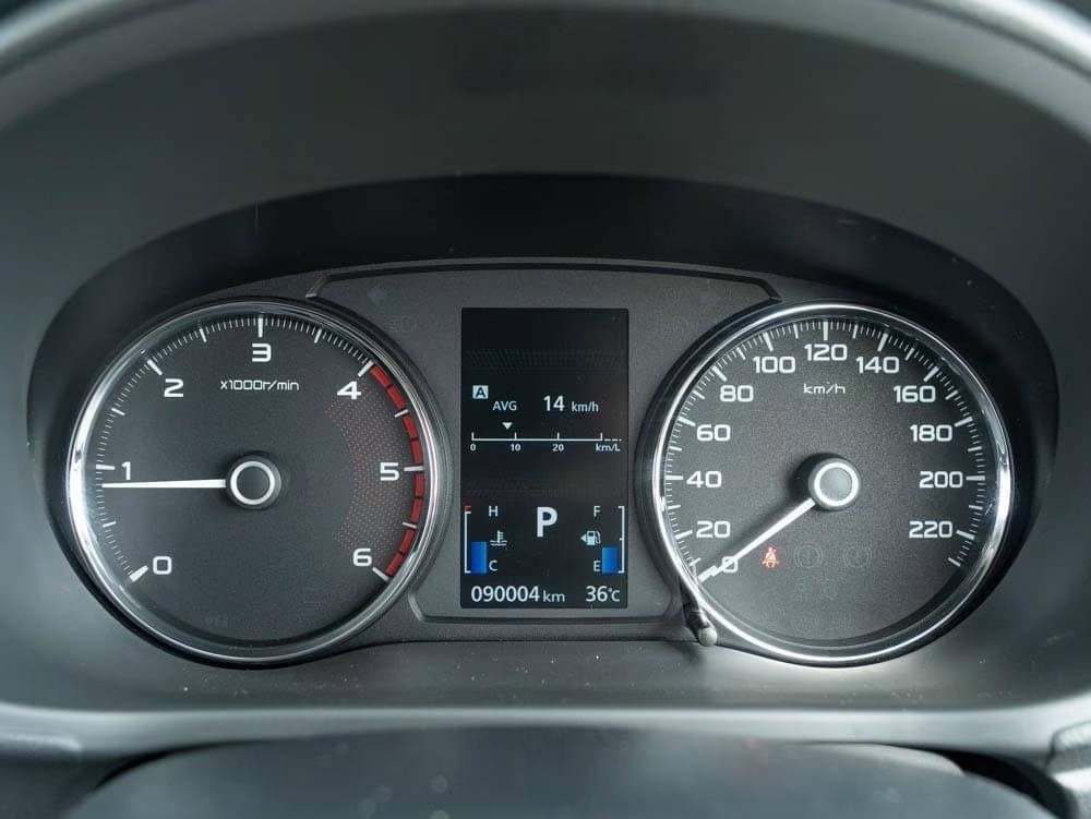 2019 Mitsubishi Pajero สีขาว (รูปที่ 5)