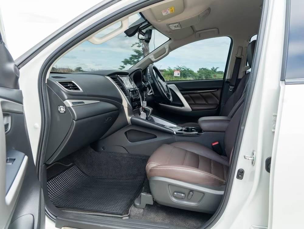 2019 Mitsubishi Pajero สีขาว (รูปที่ 6)