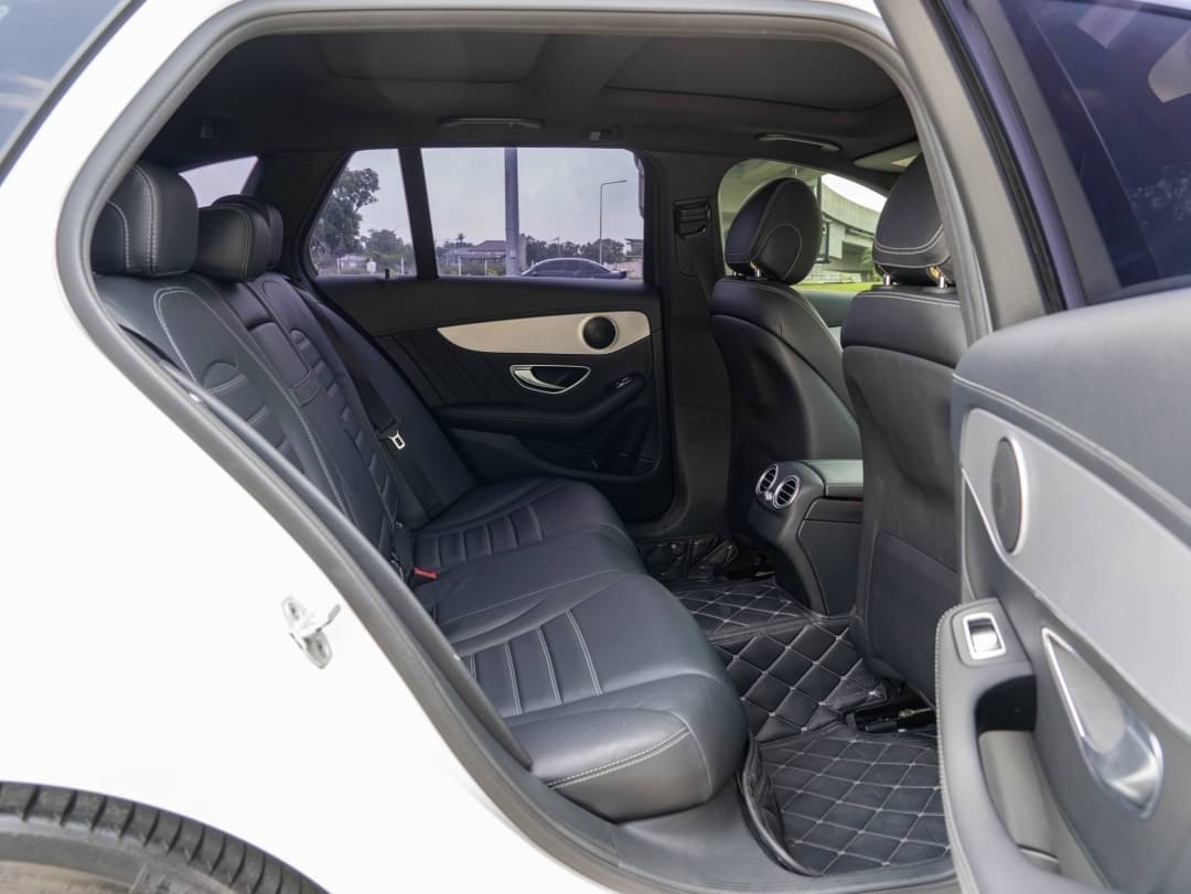 2015 Mercedes-Benz C-Class W205 C300 สีขาว (รูปที่ 8)