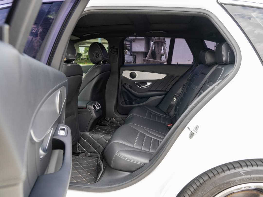 2015 Mercedes-Benz C-Class W205 C300 สีขาว (รูปที่ 9)