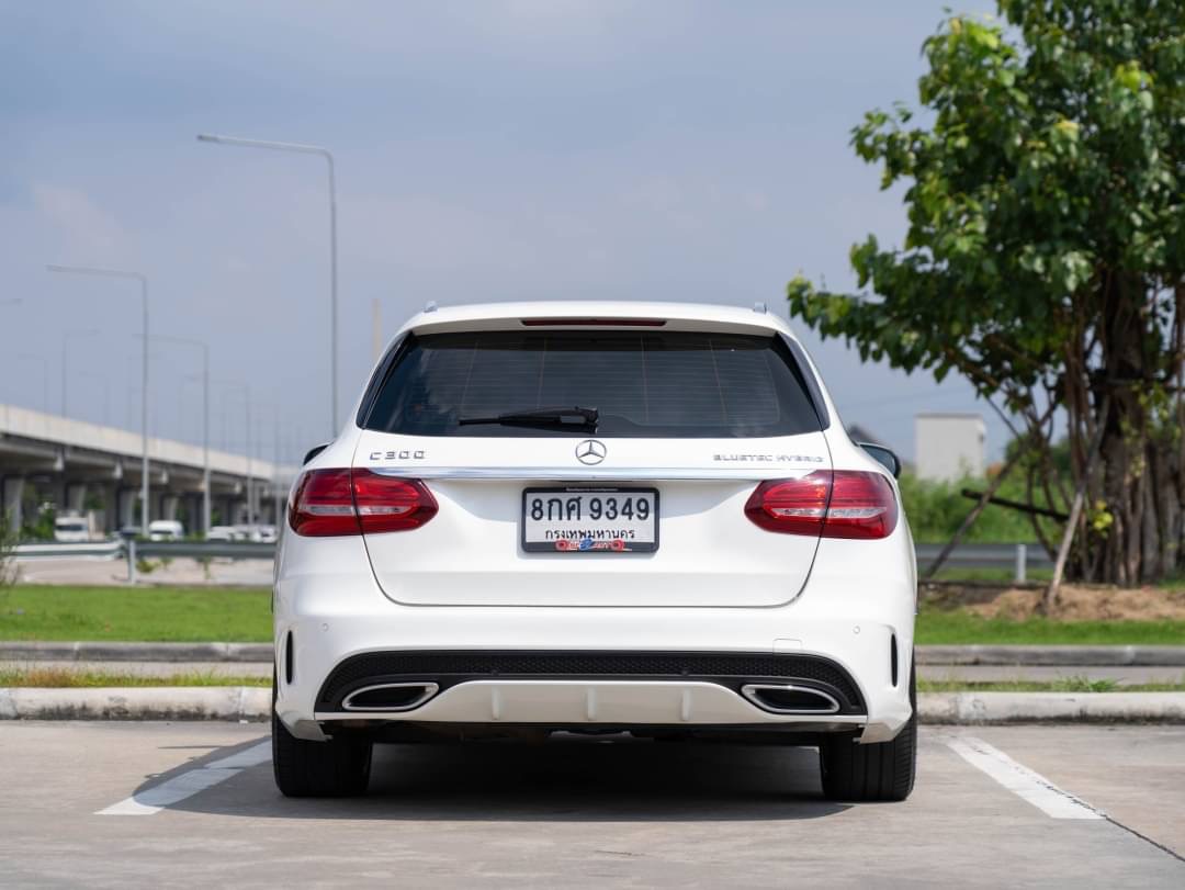 2015 Mercedes-Benz C-Class W205 C300 สีขาว (รูปที่ 4)