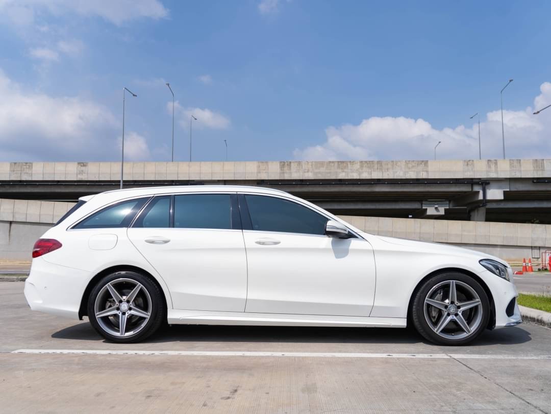 2015 Mercedes-Benz C-Class W205 C300 สีขาว (รูปที่ 3)