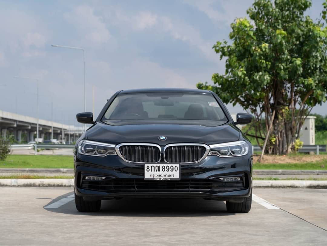 2019 BMW 530e Highline G30 สีดำ (รูปที่ 3)