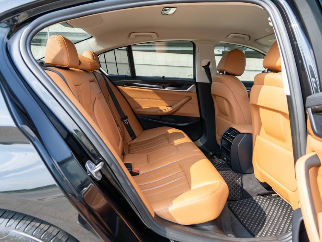 2019 BMW 530e Highline G30 สีดำ (รูปที่ 11)