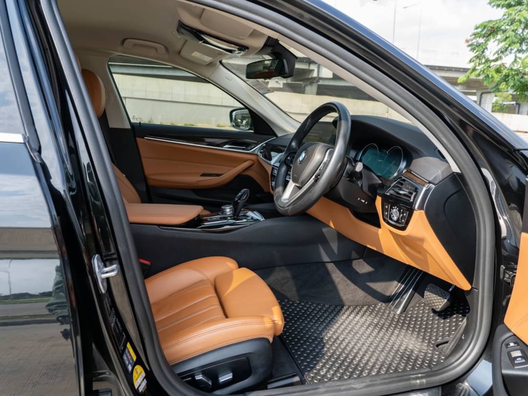 2019 BMW 530e Highline G30 สีดำ (รูปที่ 10)