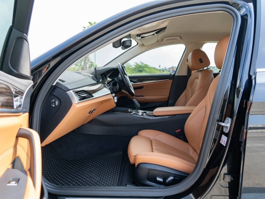 2019 BMW 530e Highline G30 สีดำ (รูปที่ 15)