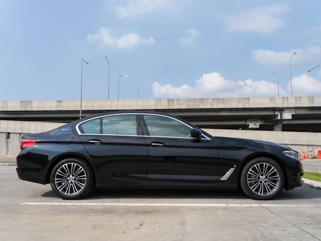 2019 BMW 530e Highline G30 สีดำ (รูปที่ 7)
