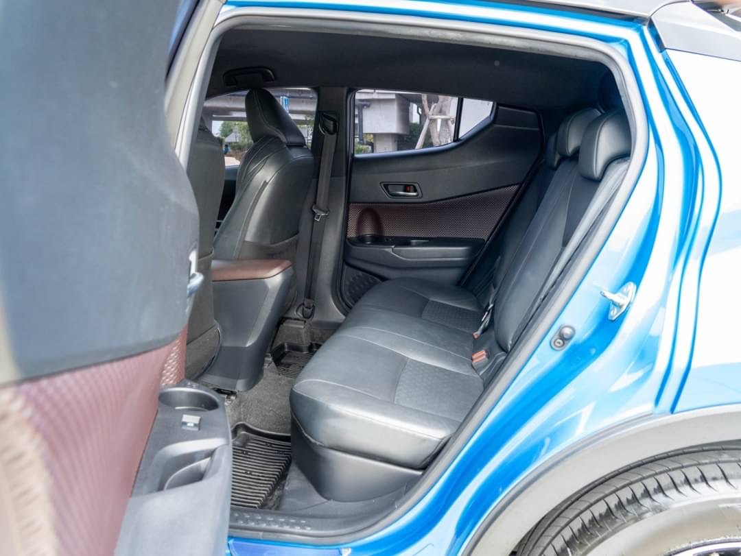 2019 Toyota C-HR สีน้ำเงิน (รูปที่ 10)