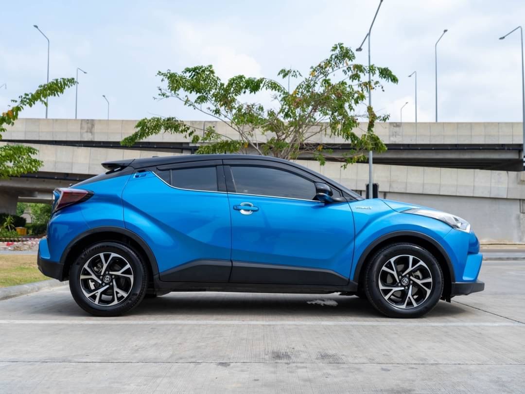 2019 Toyota C-HR สีน้ำเงิน (รูปที่ 2)