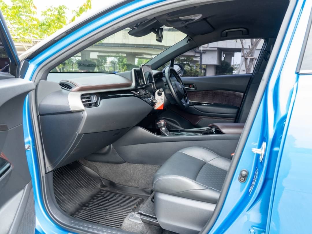 2019 Toyota C-HR สีน้ำเงิน (รูปที่ 13)