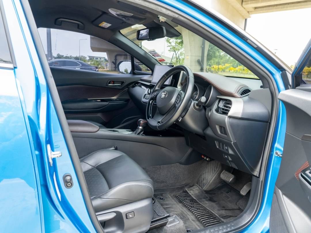 2019 Toyota C-HR สีน้ำเงิน (รูปที่ 11)
