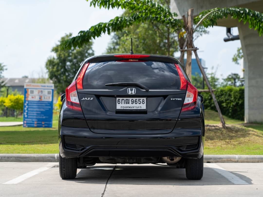 2017 Honda Jazz GK สีดำ (รูปที่ 5)