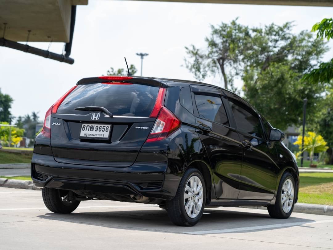2017 Honda Jazz GK สีดำ (รูปที่ 3)